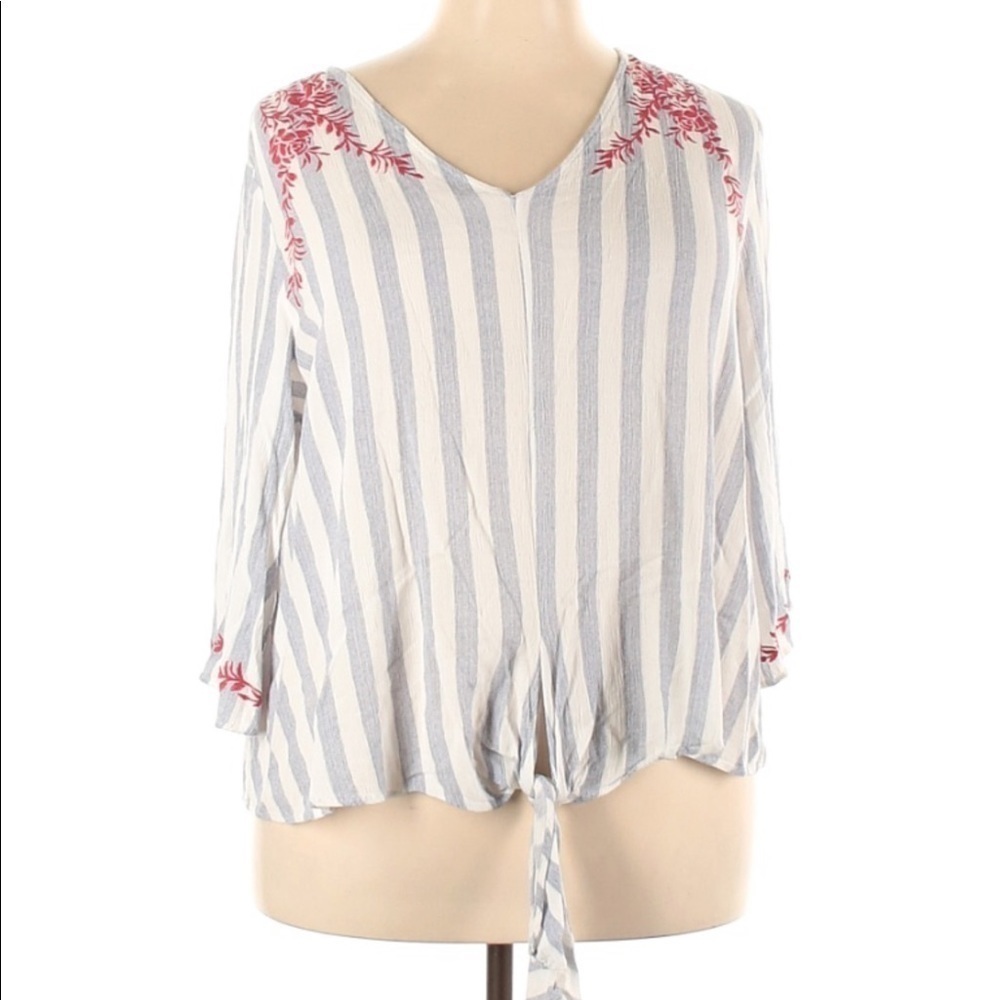 Absolutely FAMOUS white/grey stripe blouse. 2X